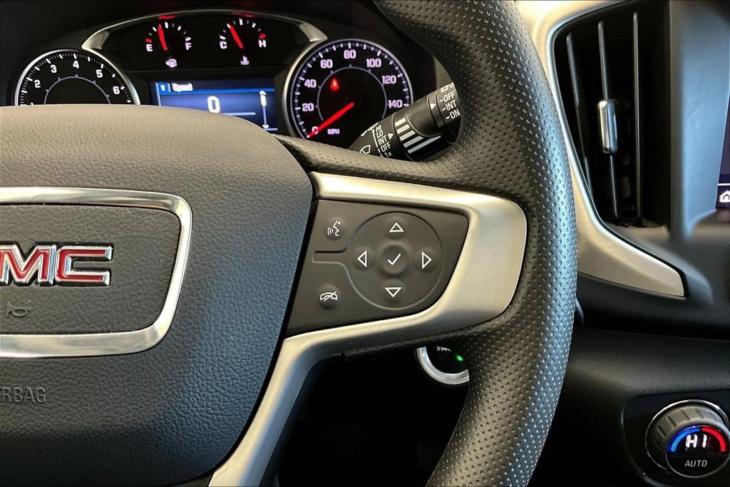 Used 2024 GMC Terrain SLE w/ Driver Convenience Package image 21