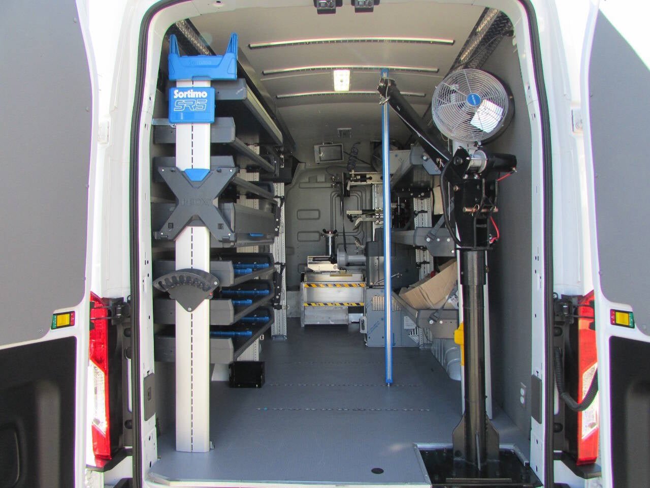 Used 2022 Ford Transit 350 148 High Roof Extended image 21