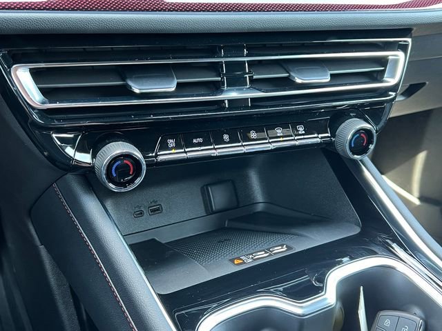 New 2026 Chevrolet Traverse Z71 w/ LPO, Floor Liner Package AWD/4WD image 28