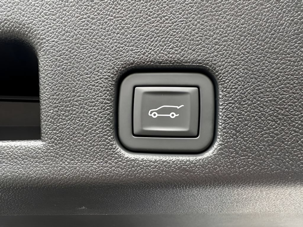 Used 2026 GMC Acadia Elevation w/ Elevation Premium Package FWD image 34