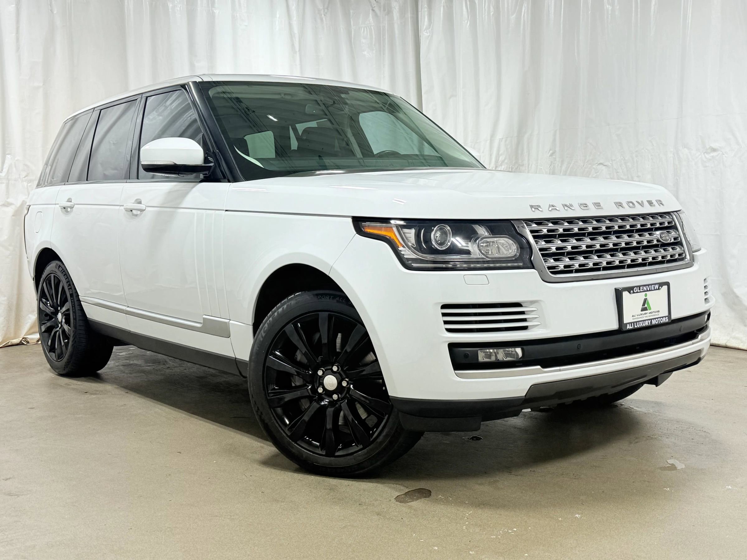 Used 2014 Land Rover Range Rover Supercharged image 3