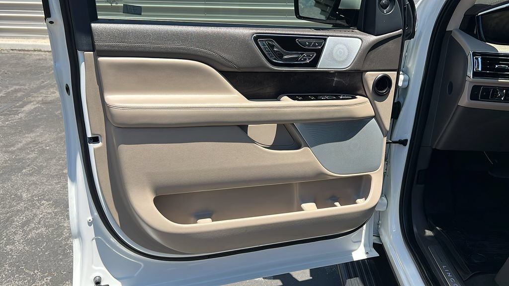 Certified 2024 Lincoln Navigator L Reserve AWD/4WD image 14
