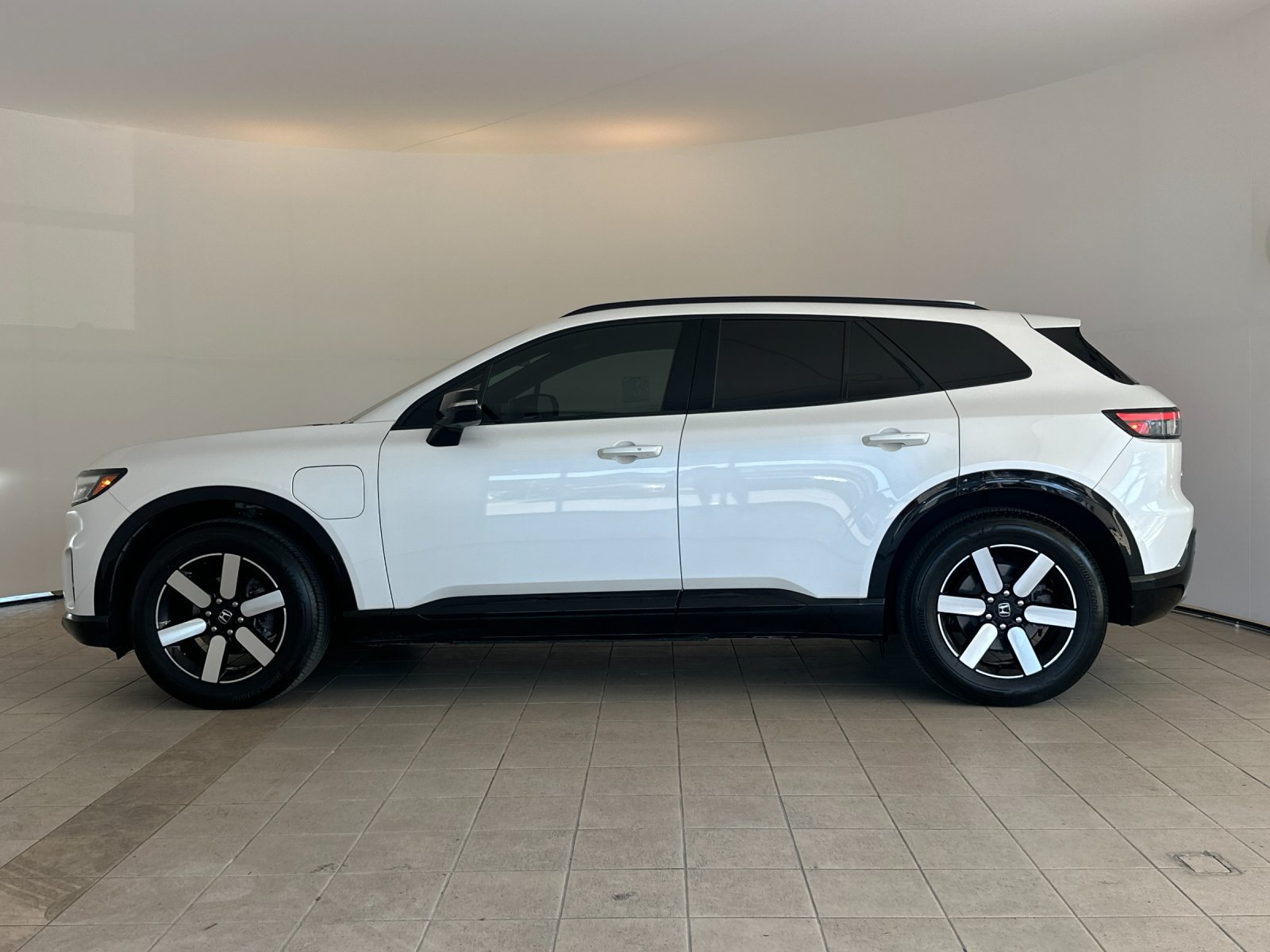 Used 2024 Honda Prologue Touring image 3