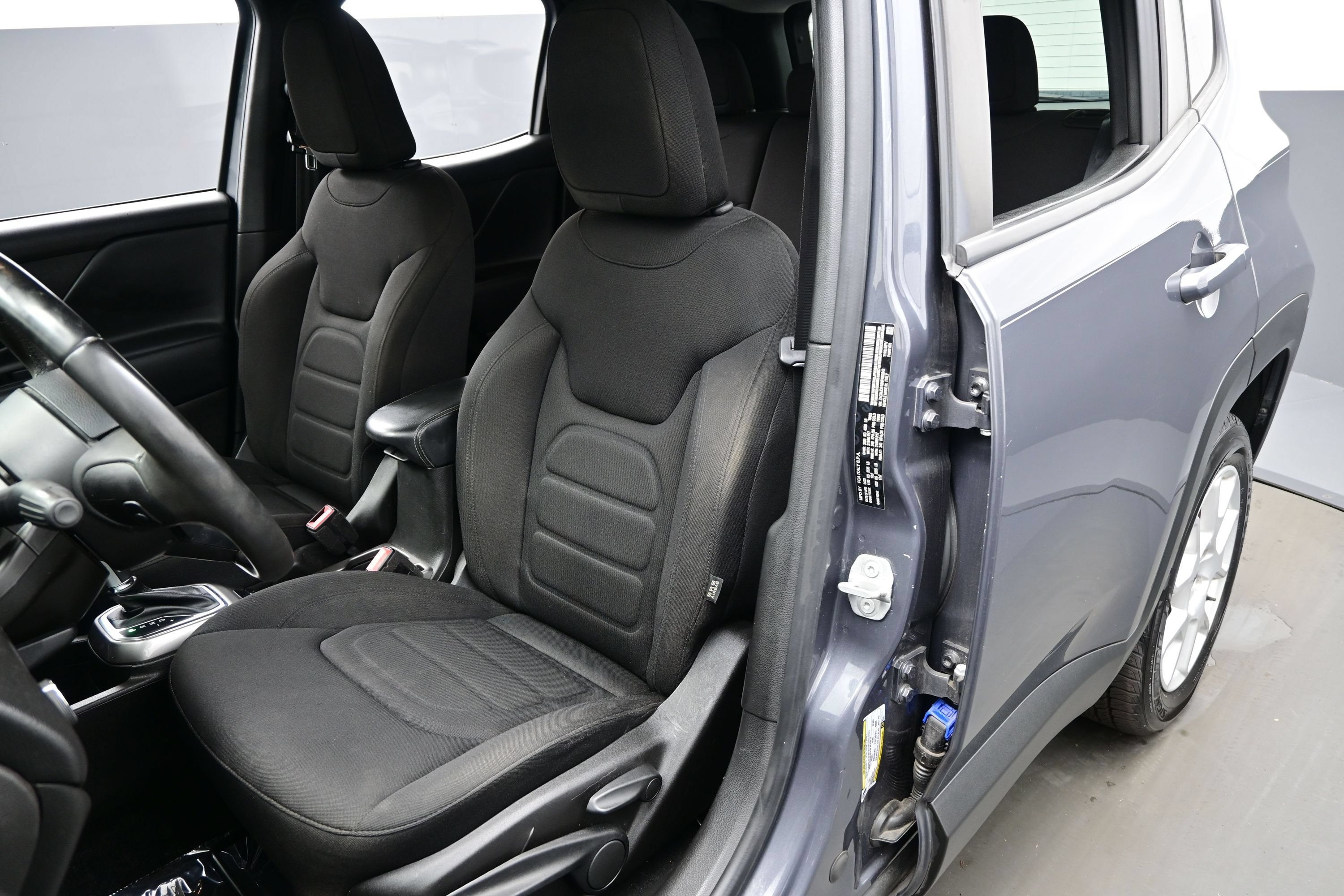 Used 2022 Jeep Renegade Latitude AWD/4WD image 11