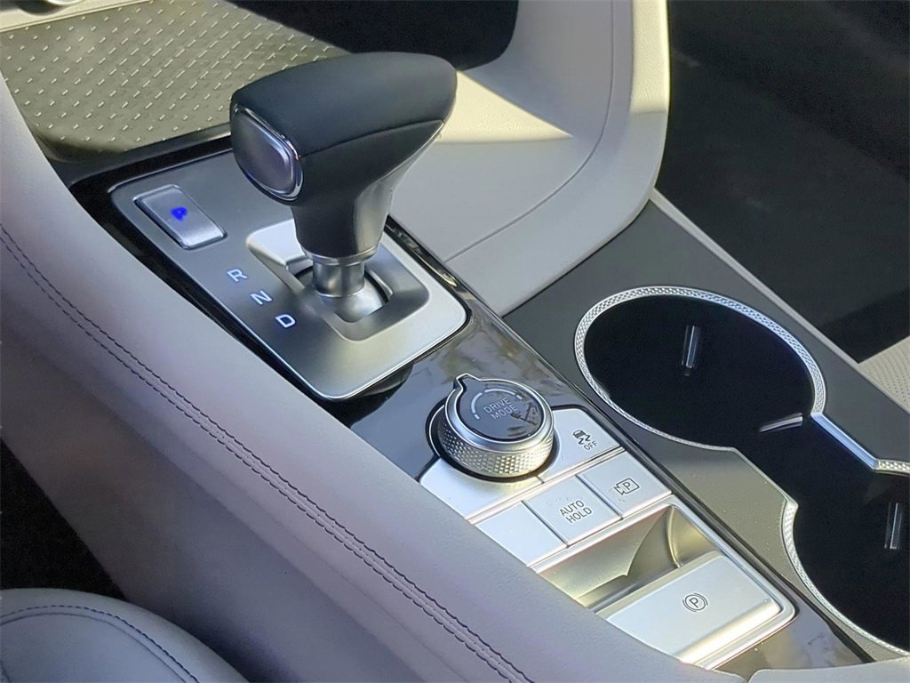 Used 2025 Genesis G70 2.5T image 20