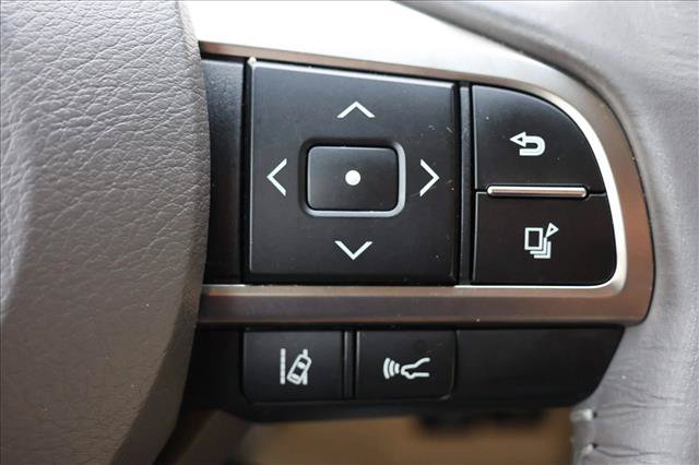 Used 2018 Lexus LX 570 4WD w/ Luxury Package image 16