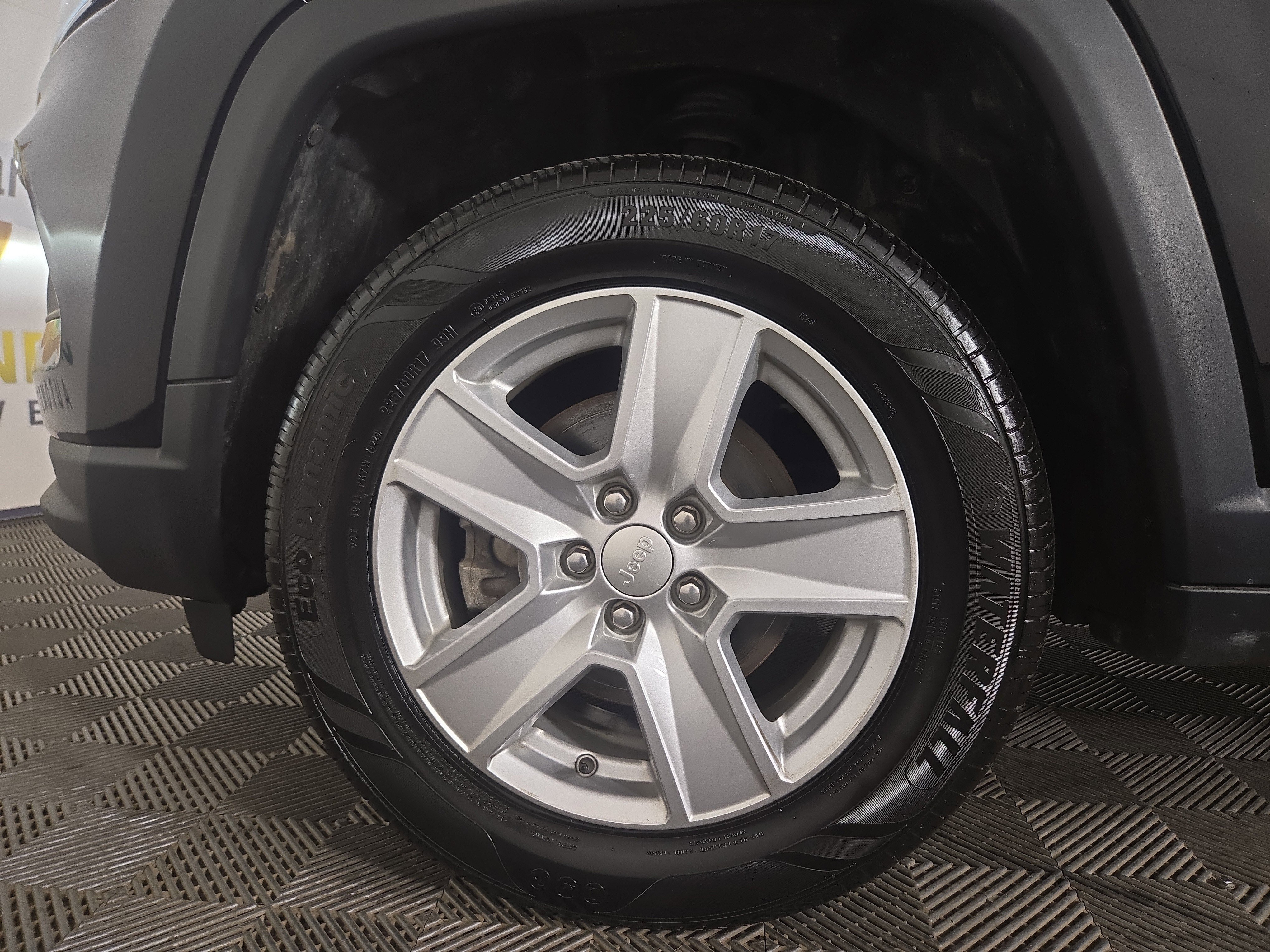 Certified 2022 Jeep Compass Latitude w/ Sun and Sound Group AWD/4WD image 32