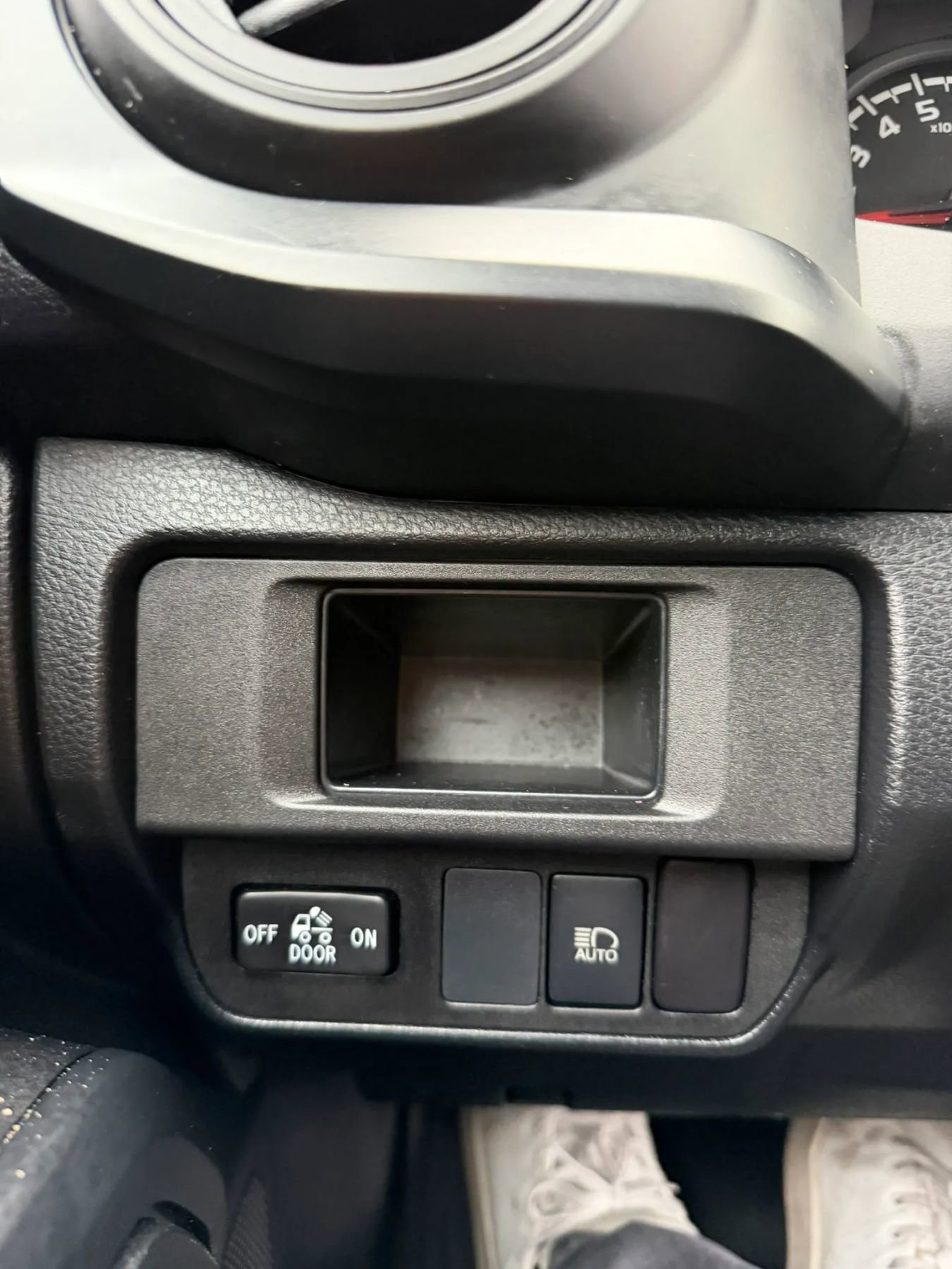 Used 2019 Toyota Tacoma SR w/ SR Convenience Package AWD/4WD image 19
