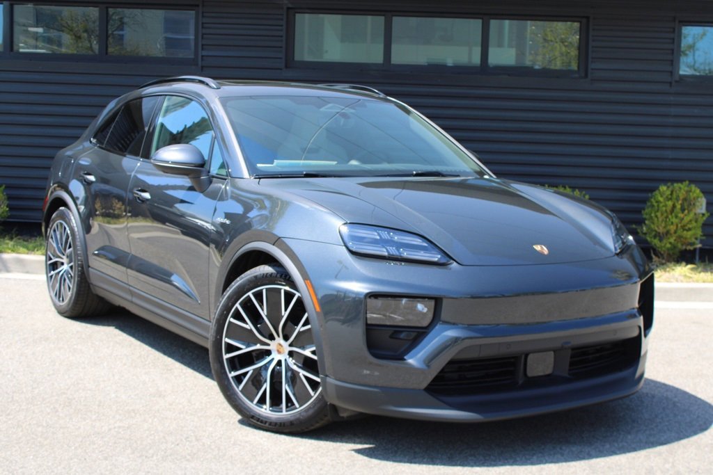 New 2024 Porsche Macan 4 Electric image 9