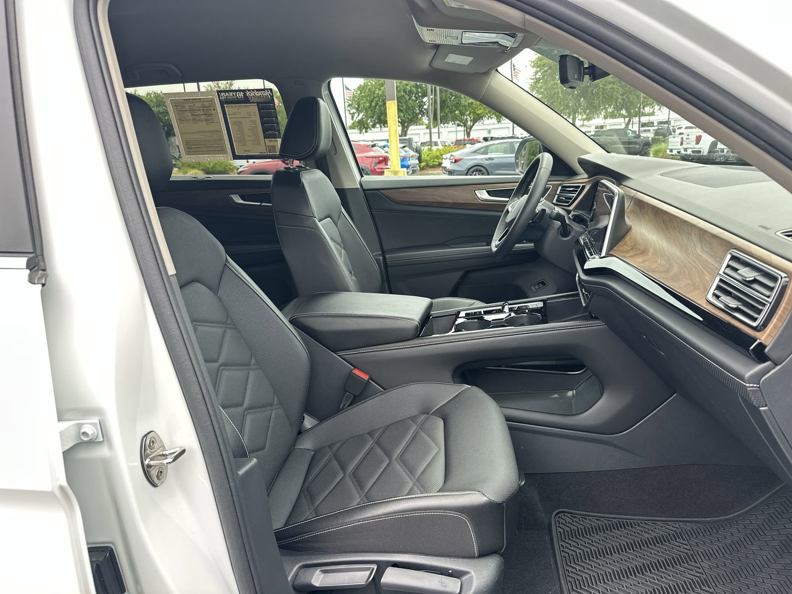 Used 2024 Volkswagen Atlas SE FWD image 22