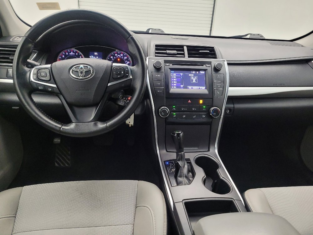 Used 2017 Toyota Camry SE image 22