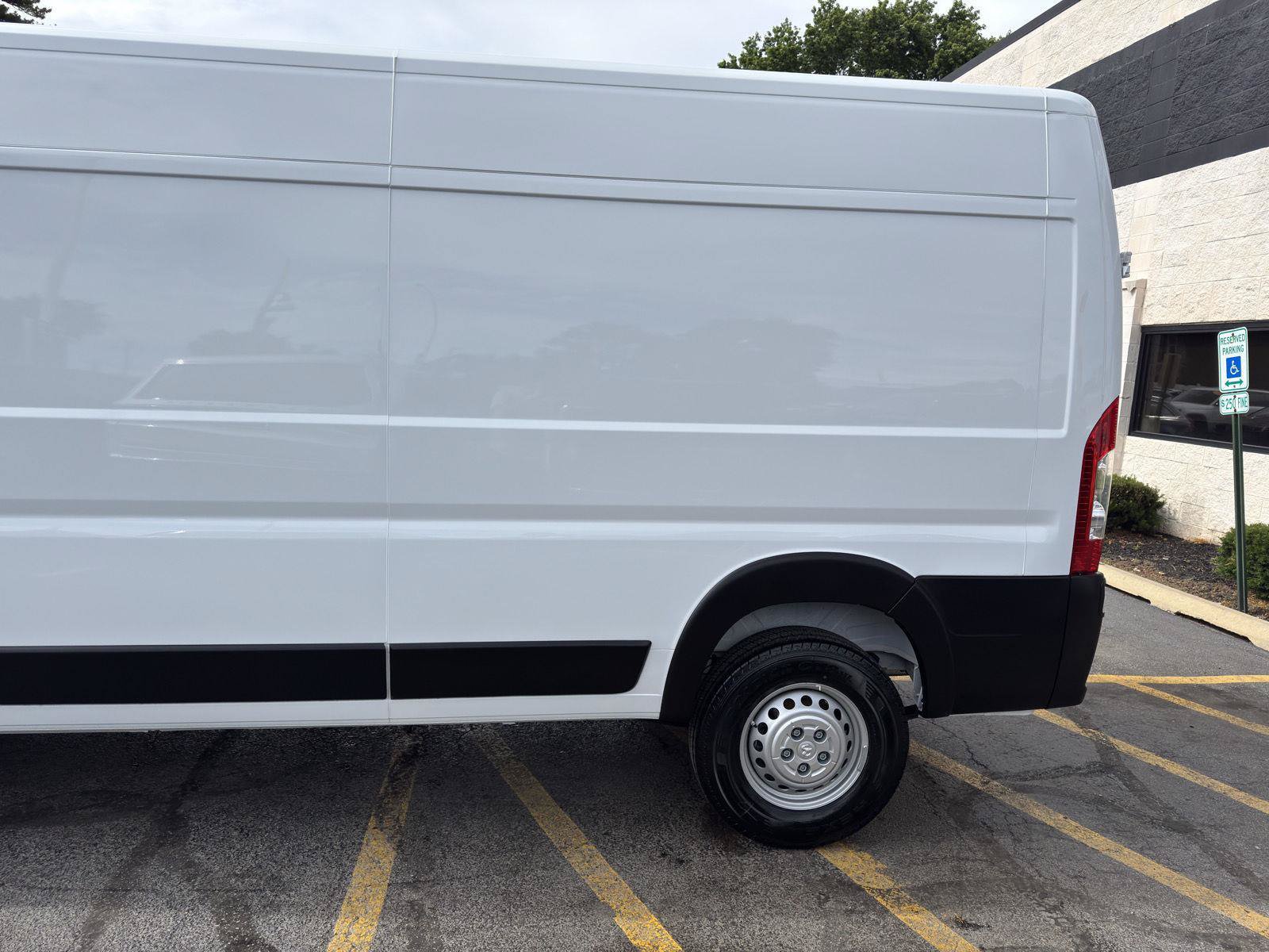 Used 2026 RAM ProMaster 2500 w/ Convenience Group FWD image 3