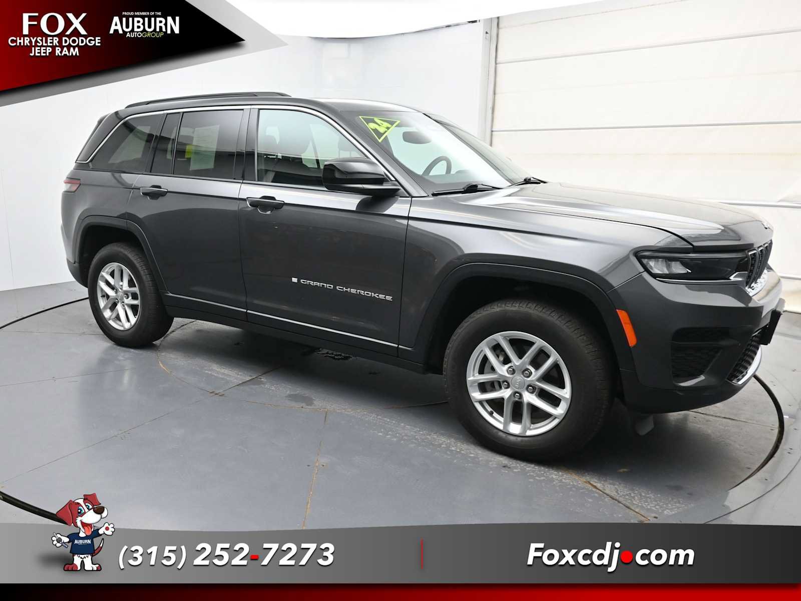 Used 2024 Jeep Grand Cherokee Laredo X w/ Luxury Tech Group I AWD/4WD image 2