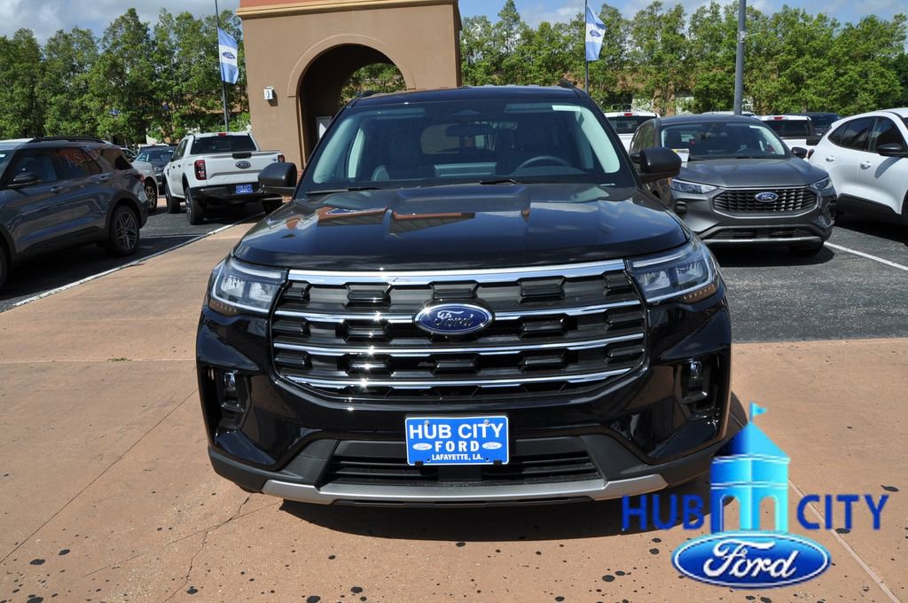 New 2026 Ford Explorer Active RWD image 8