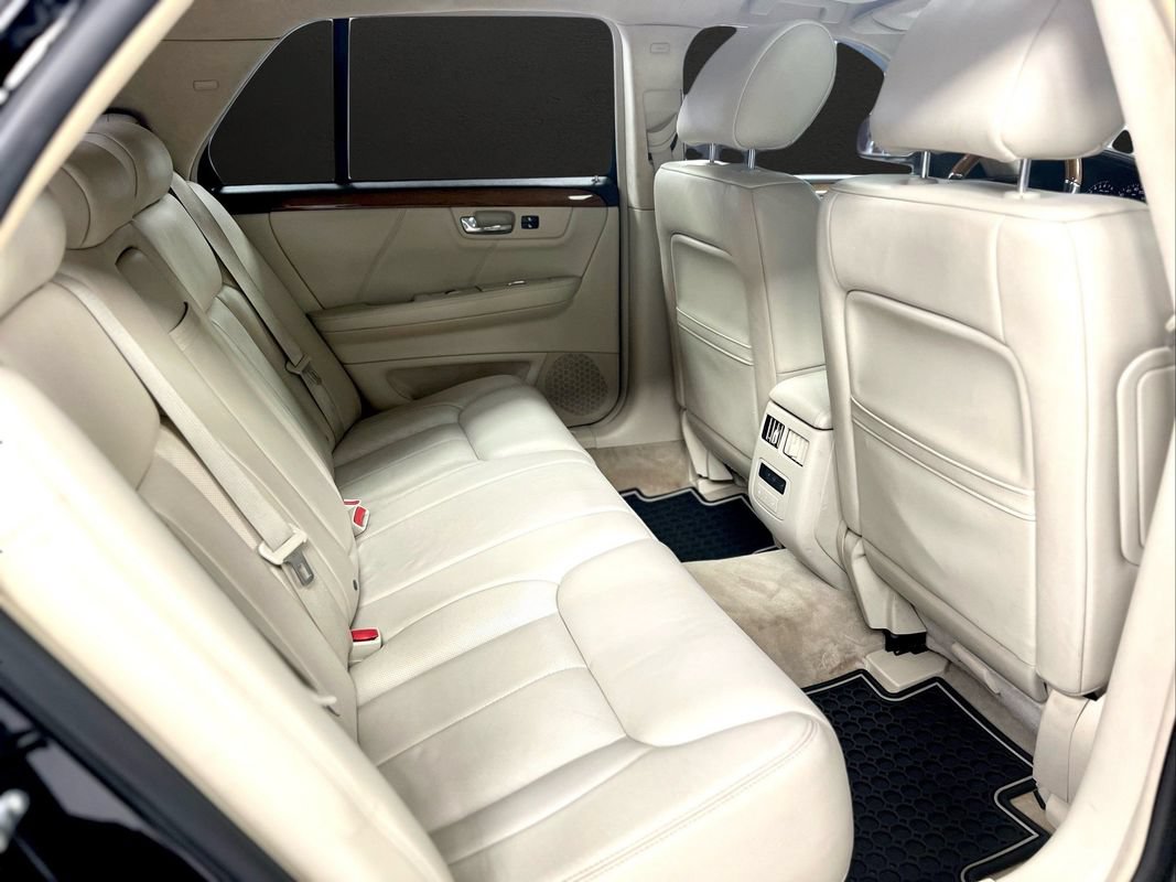 Used 2011 Cadillac DTS Platinum FWD image 24