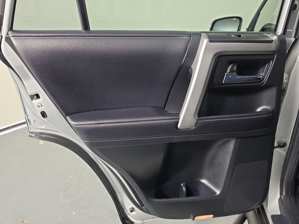 Used 2018 Toyota 4Runner SR5 Premium AWD/4WD image 31