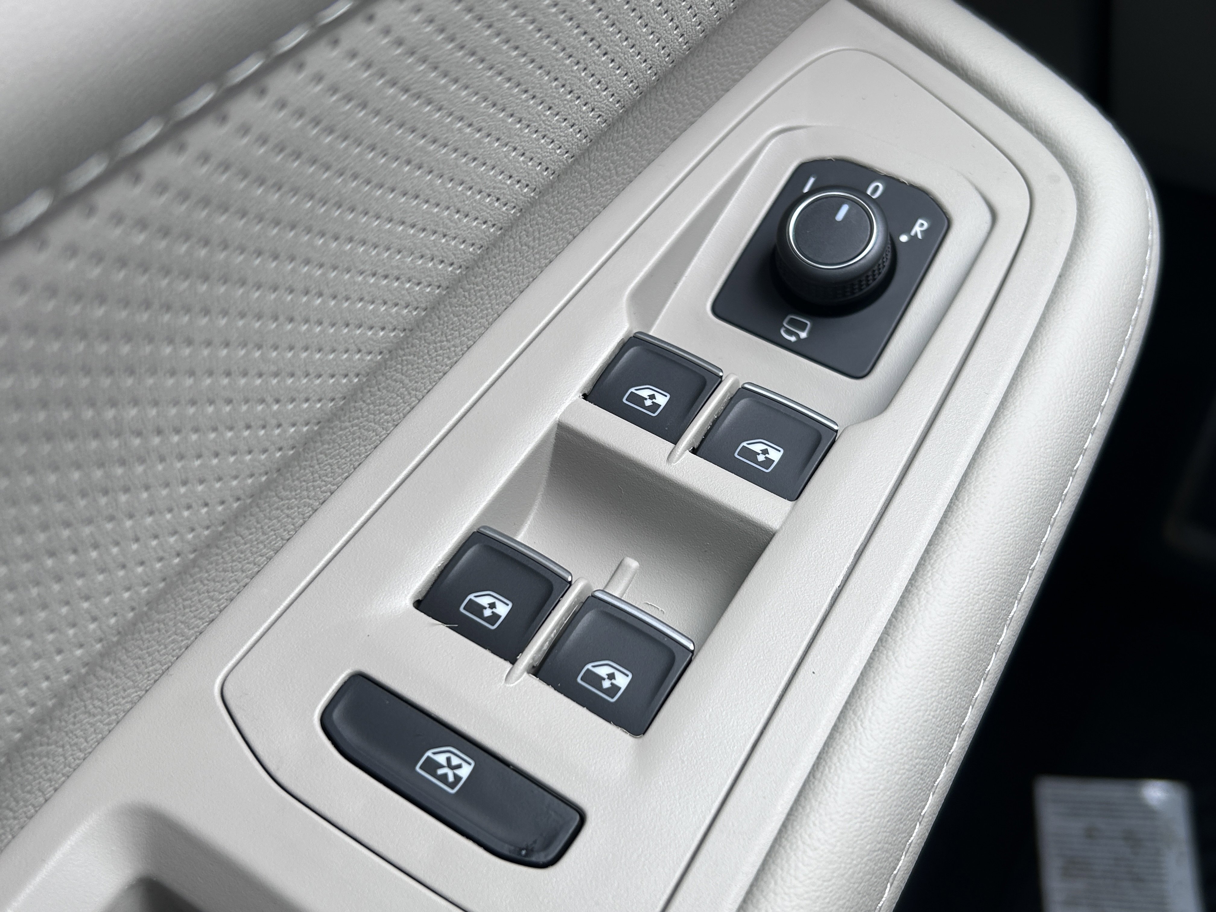 New 2026 Volkswagen Atlas SEL Premium R-Line image 18