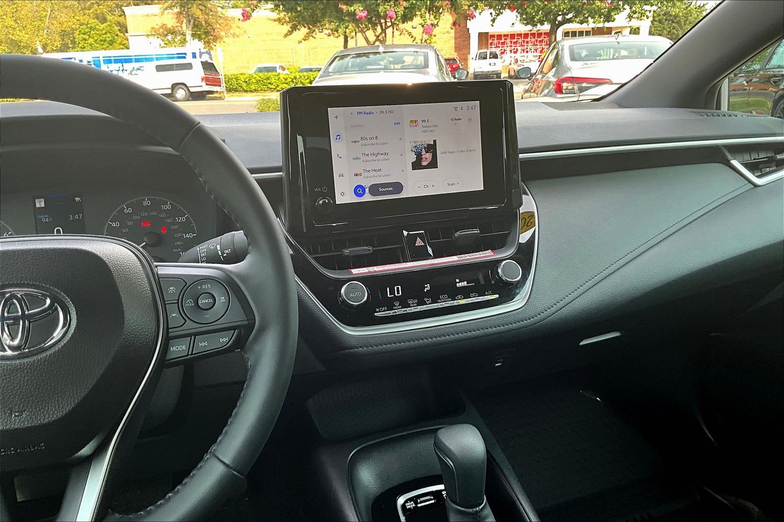Used 2025 Toyota Corolla SE FWD image 6