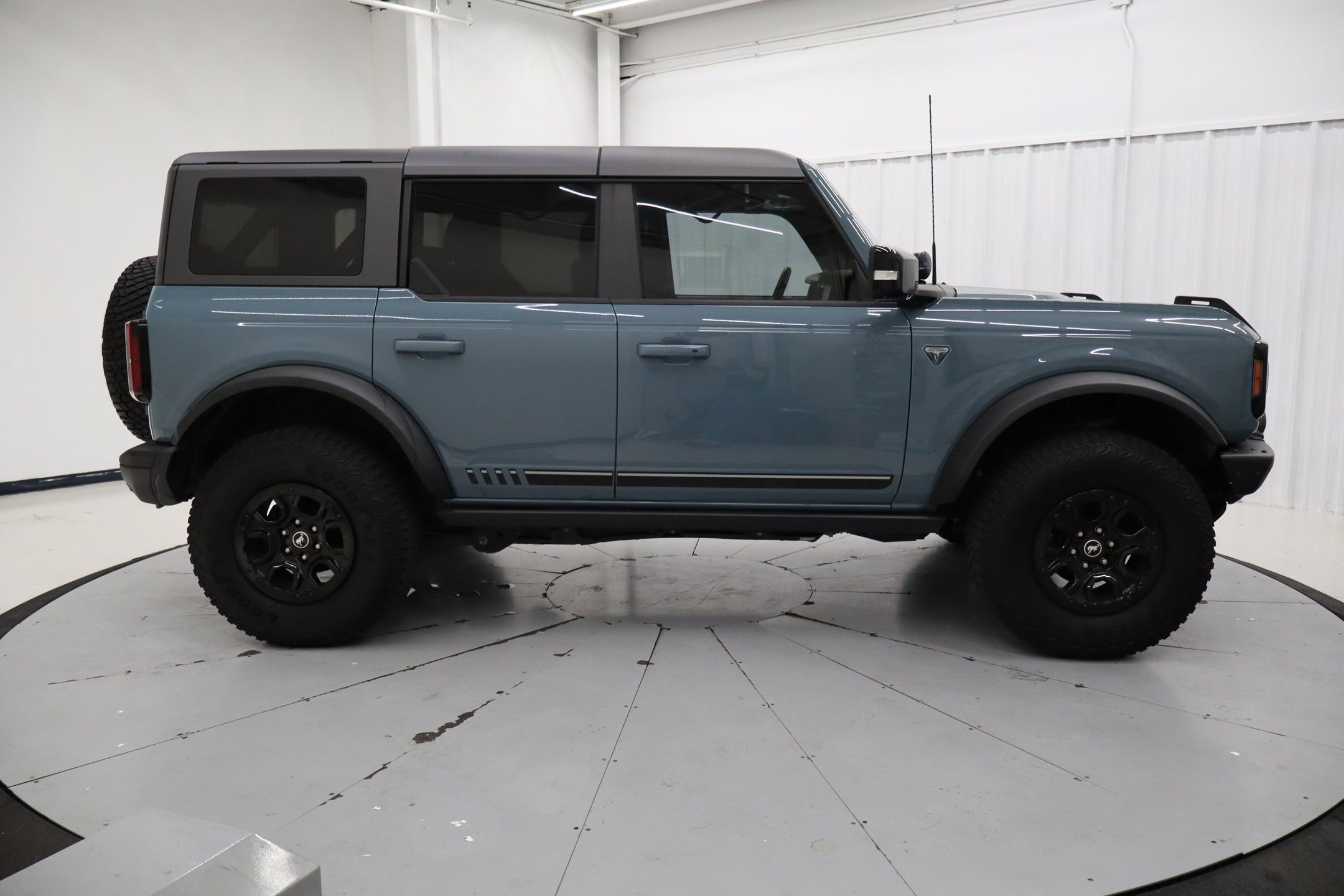 Used 2021 Ford Bronco First Edition image 2