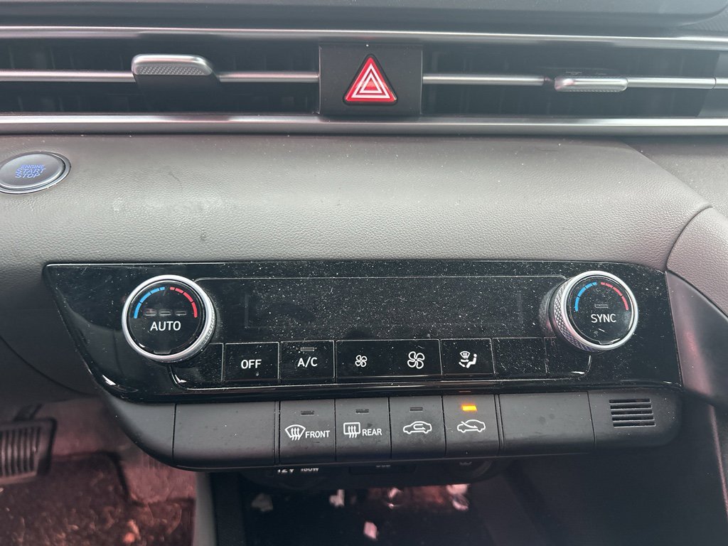 Used 2023 Hyundai Elantra SEL image 11