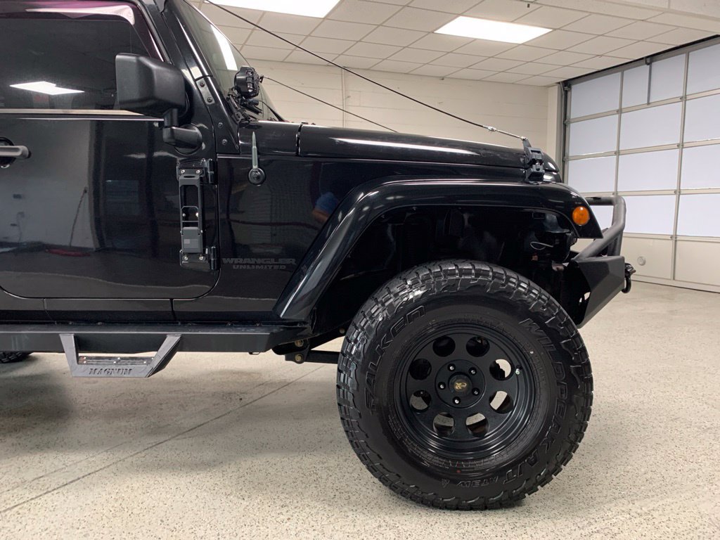 Used 2013 Jeep Wrangler Unlimited Sahara w/ Dual Top Group AWD/4WD image 9
