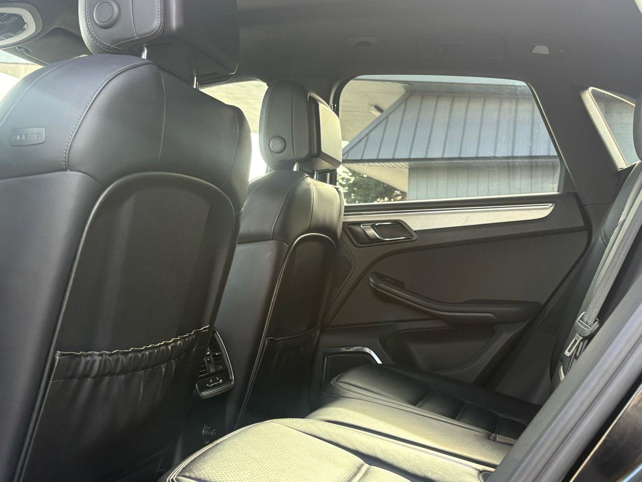 Used 2015 Porsche Macan Turbo AWD/4WD image 31