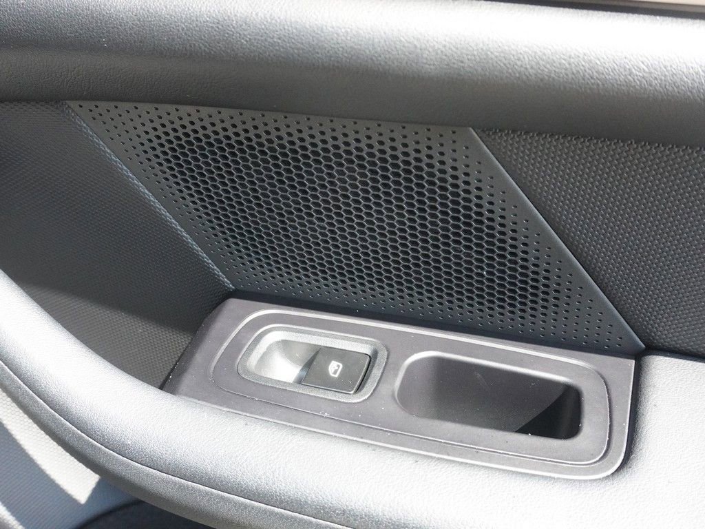 Used 2022 Porsche Taycan RWD image 44