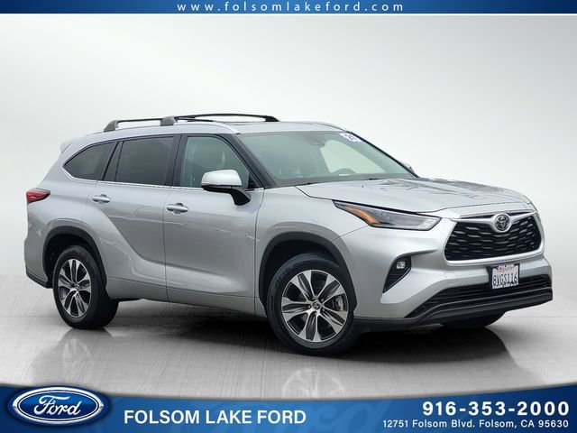 Used 2021 Toyota Highlander XLE image 1