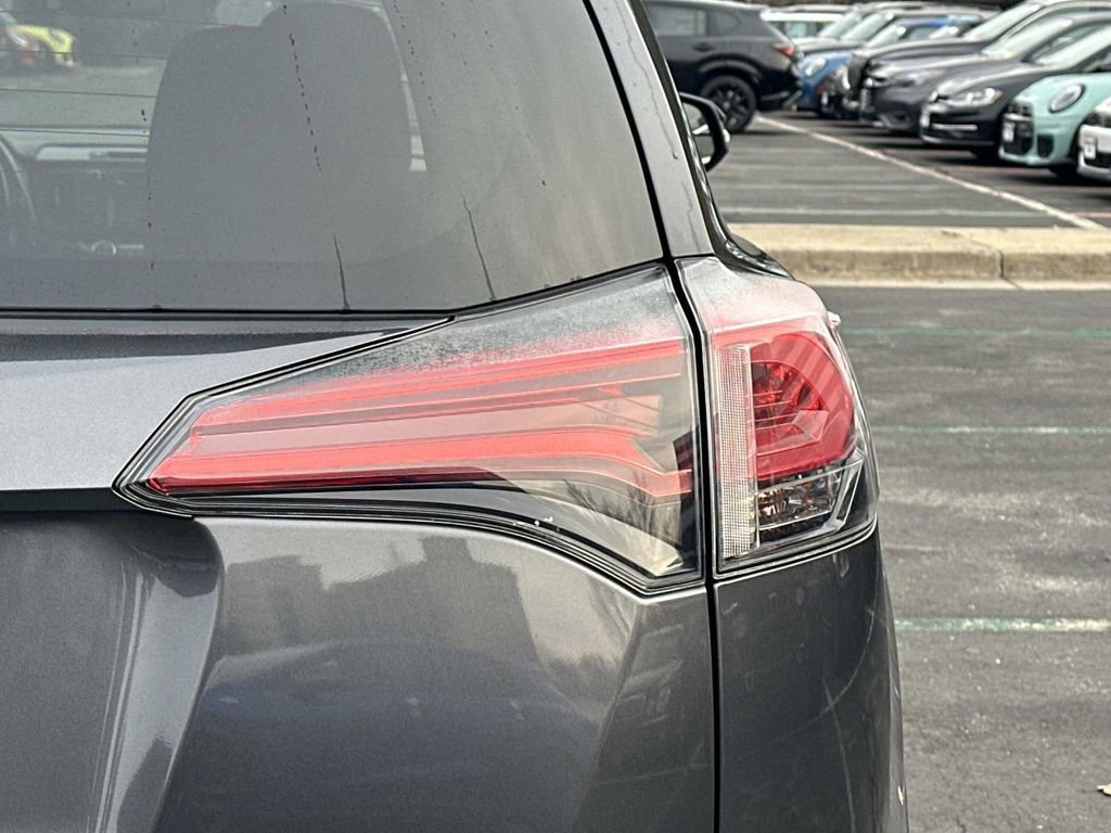 Used 2018 Toyota RAV4 XLE image 9