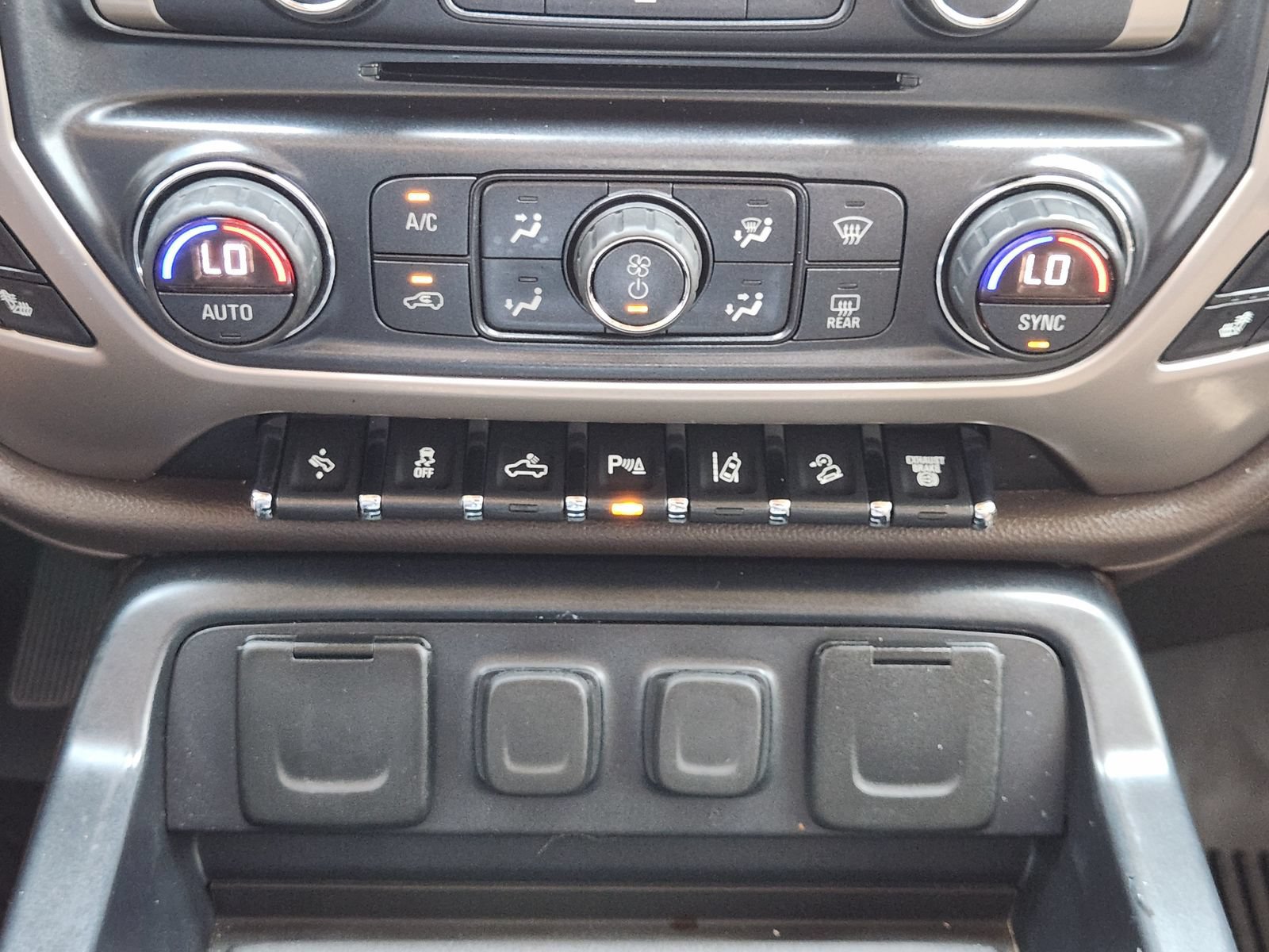 Used 2018 GMC Sierra 2500 Denali w/ Duramax Plus Package AWD/4WD image 20