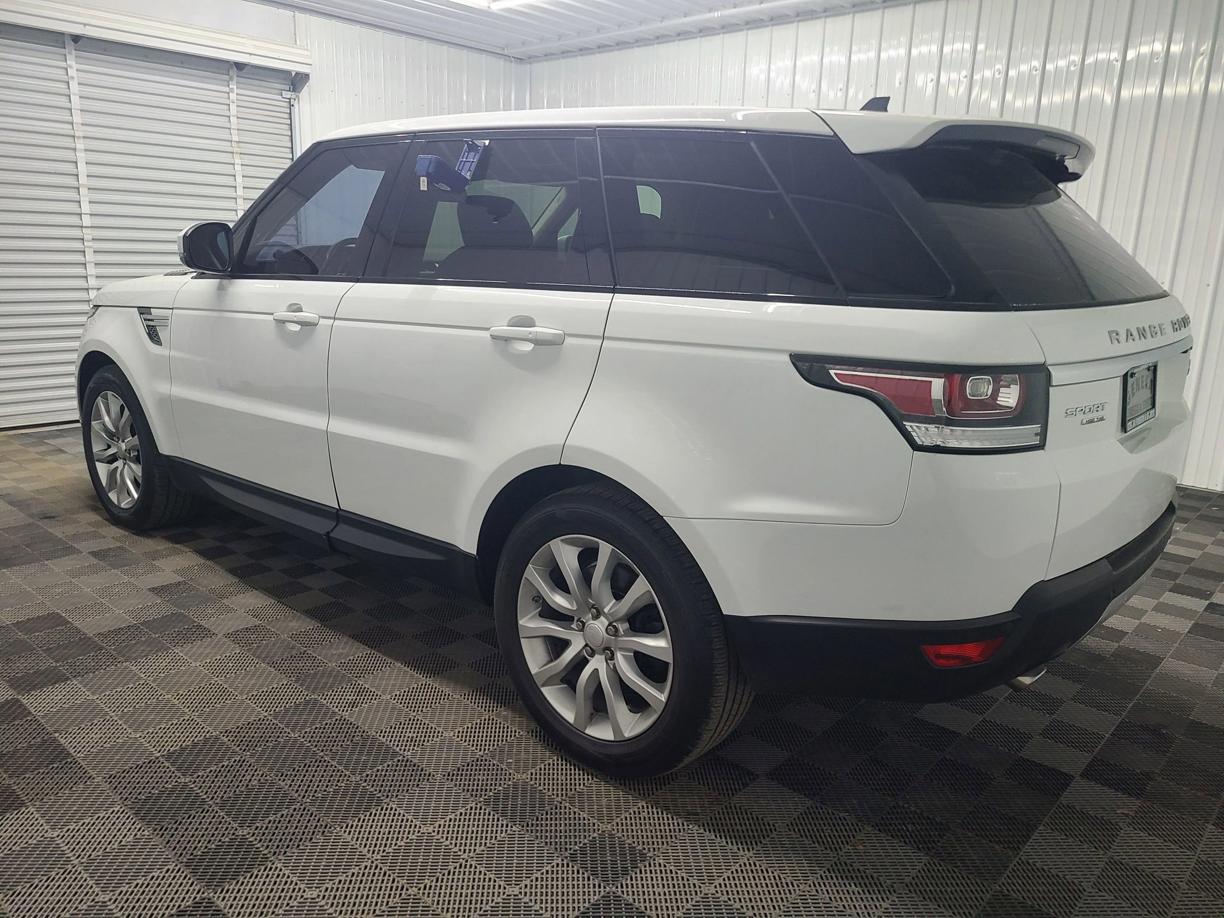 Used 2016 Land Rover Range Rover Sport HSE image 9