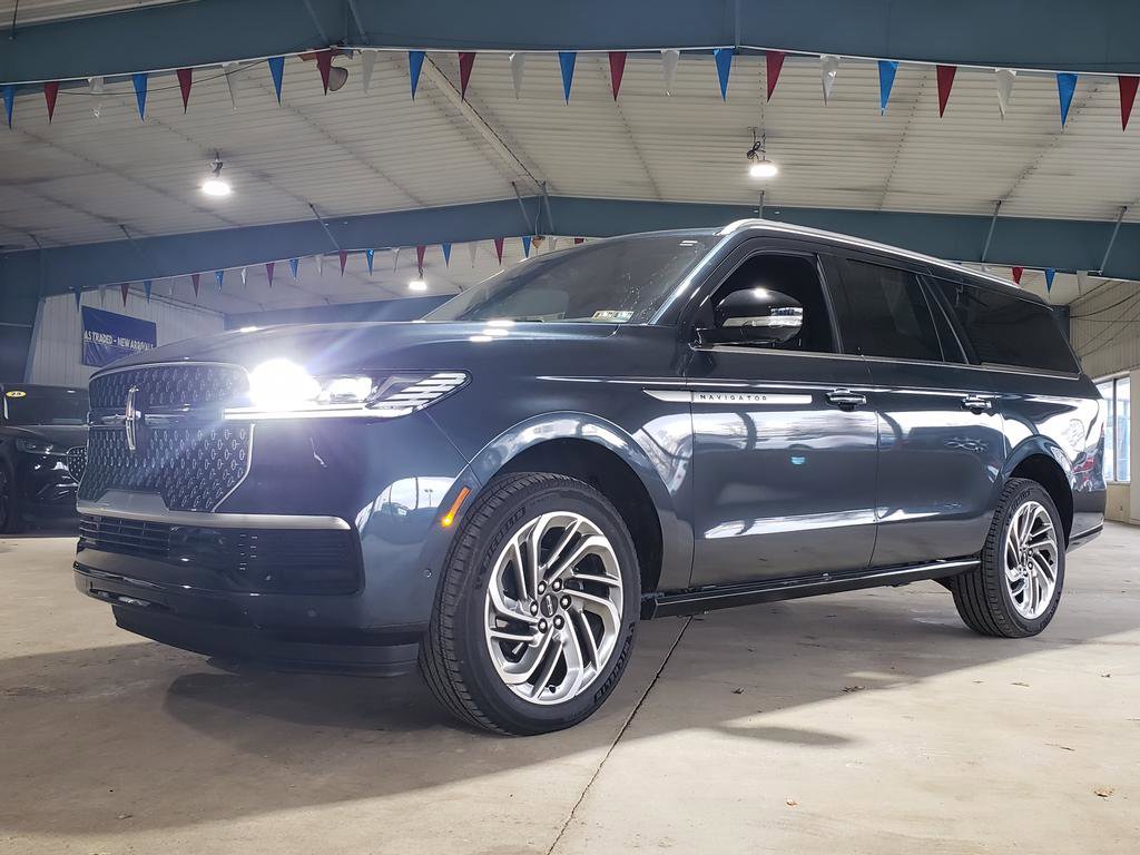 Used 2025 Lincoln Navigator L Reserve image 8