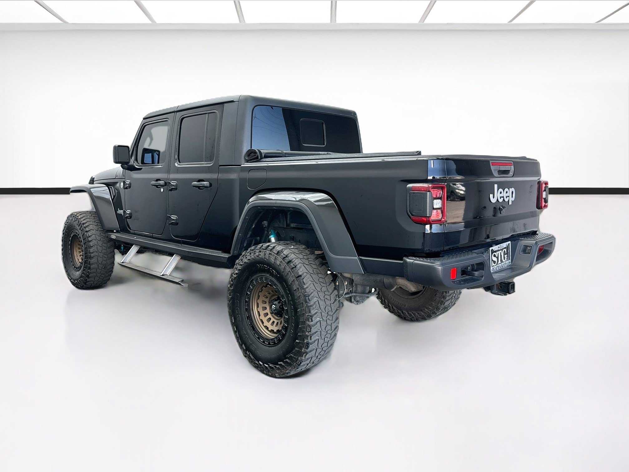Used 2020 Jeep Gladiator Overland AWD/4WD image 6