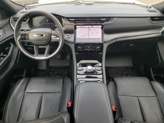 Used 2023 Jeep Grand Cherokee Overland w/ Luxury Tech Group IV AWD/4WD image 15