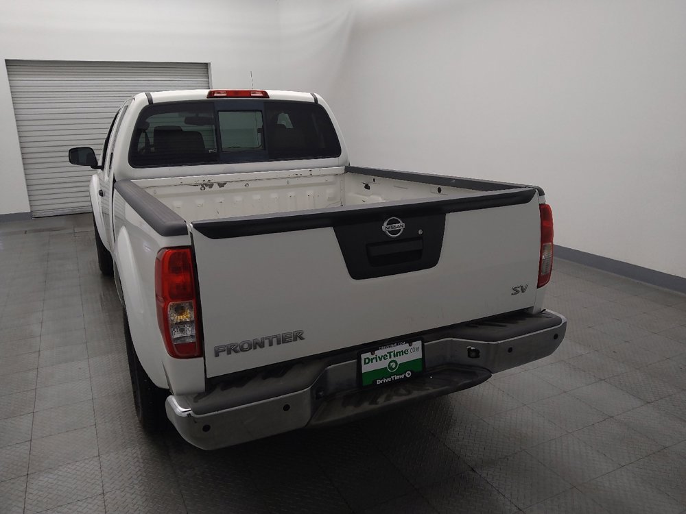 Used 2016 Nissan Frontier SV RWD image 6