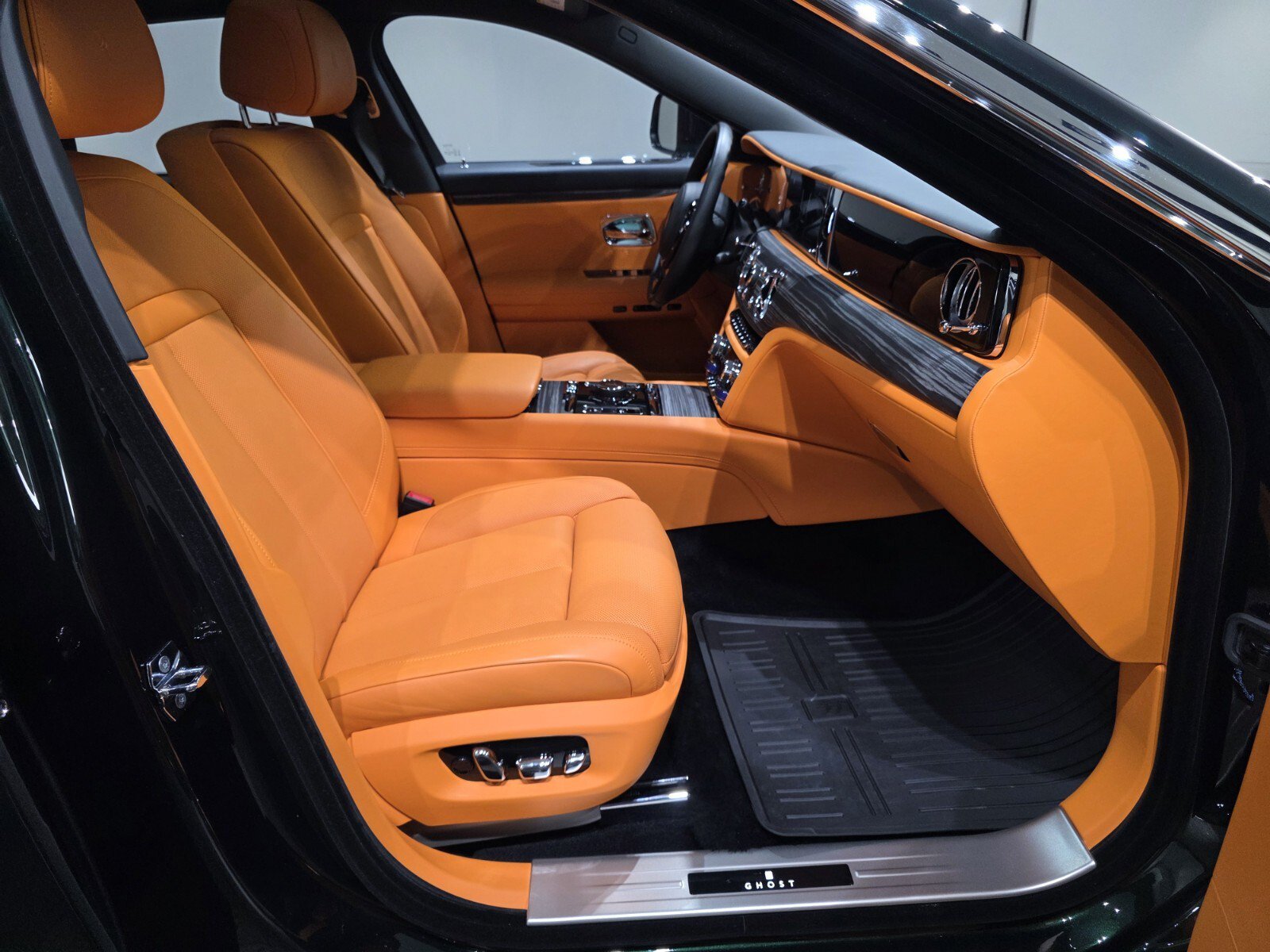 Used 2024 Rolls-Royce Ghost w/ Ghost Package AWD/4WD image 29