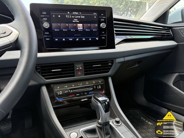 Used 2026 Volkswagen Jetta SE FWD image 13