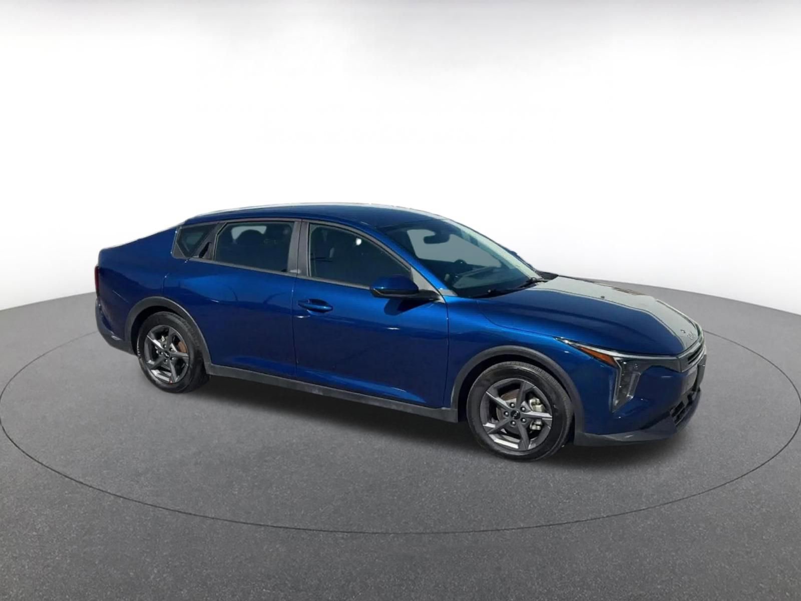 Used 2025 Kia K4 LXS image 2