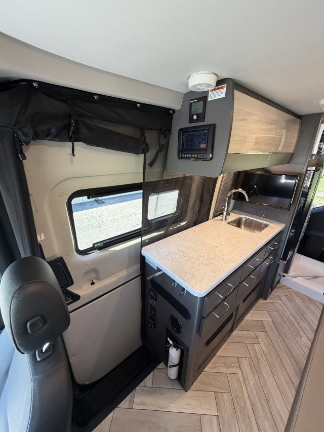 Used 2022 Mercedes-Benz Sprinter 2500 image 48