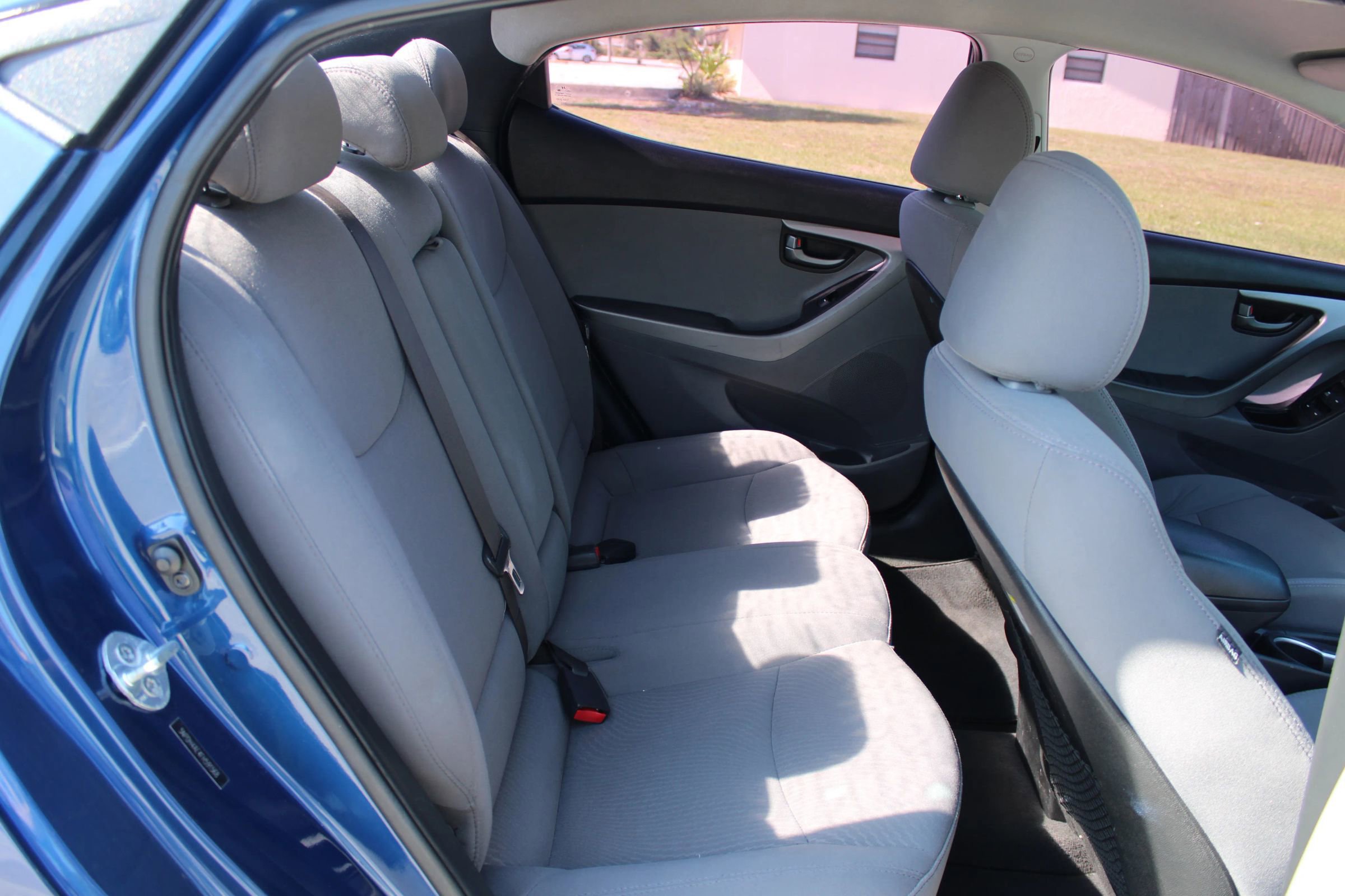 Used 2015 Hyundai Elantra SE FWD image 16