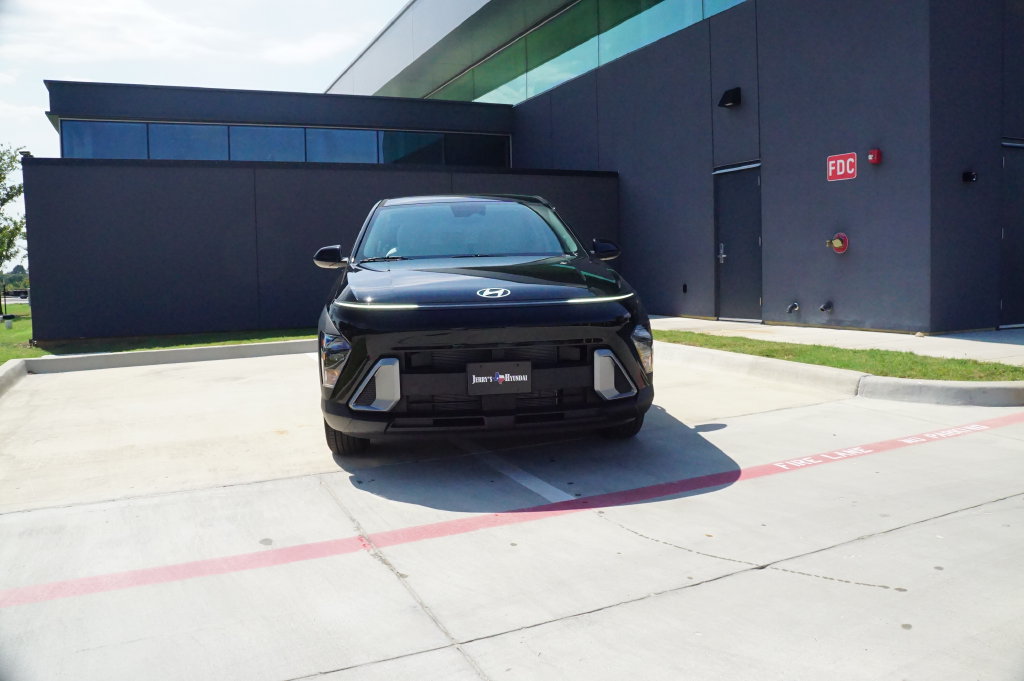 New 2027 Hyundai Kona SE FWD image 2