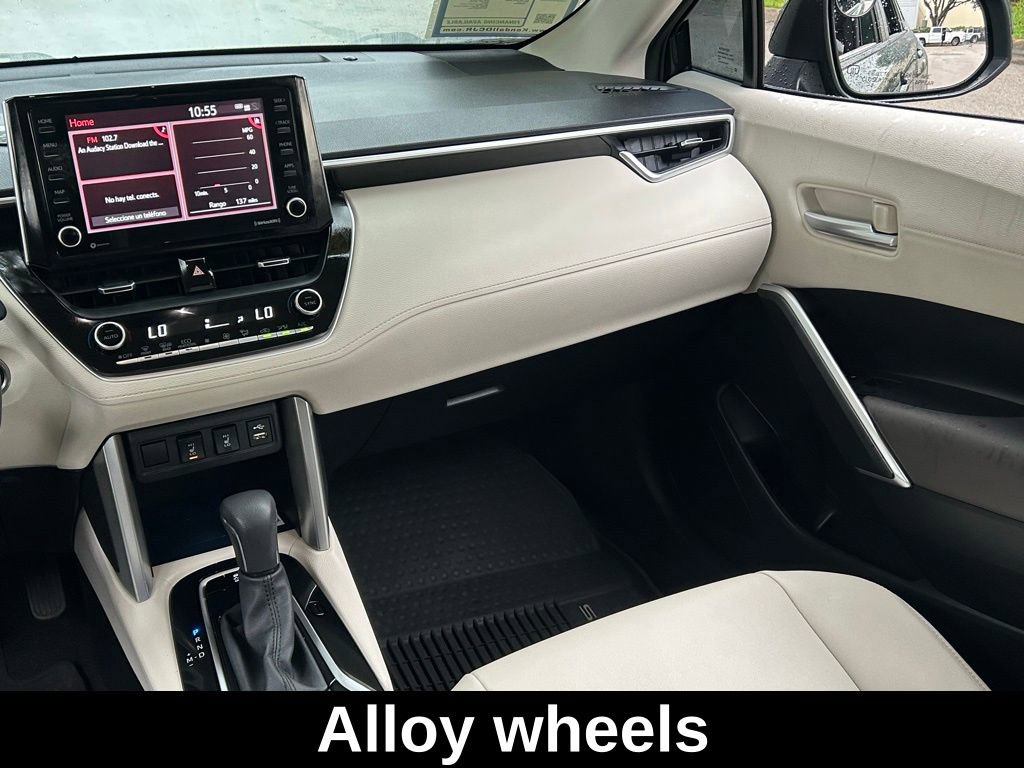 Used 2022 Toyota Corolla Cross XLE image 12