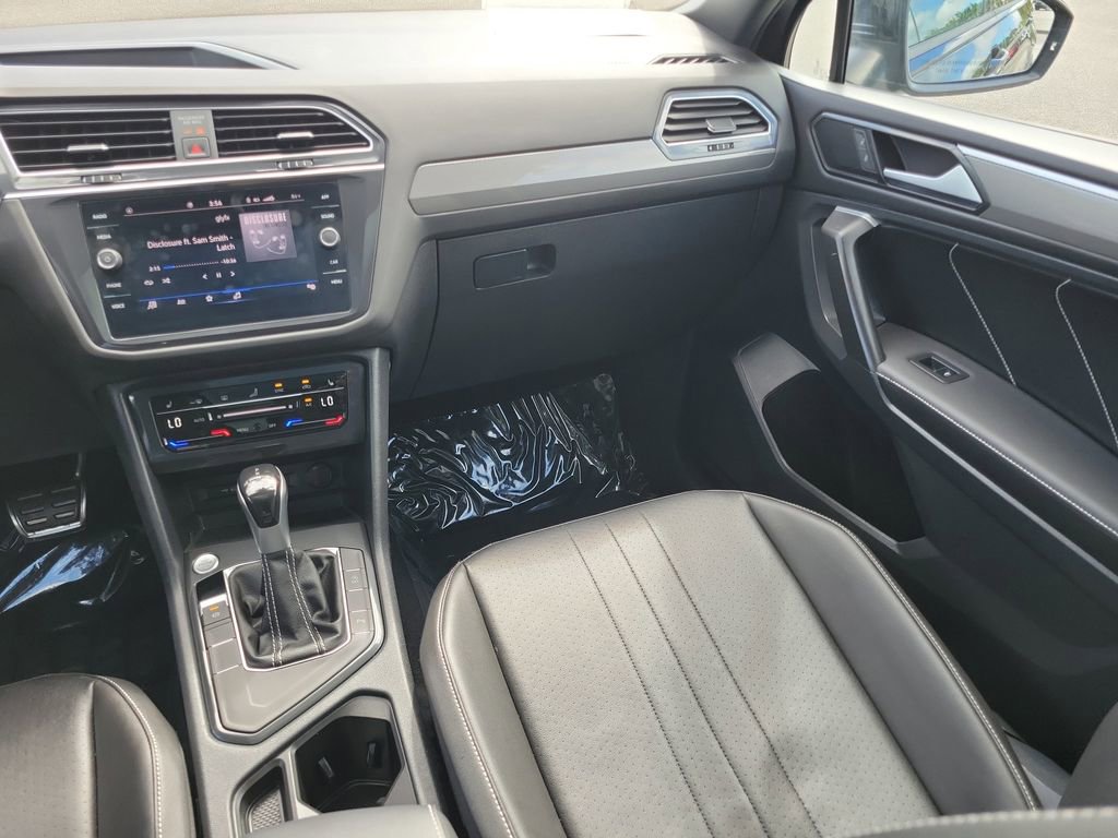 Used 2022 Volkswagen Tiguan SE R-Line image 18
