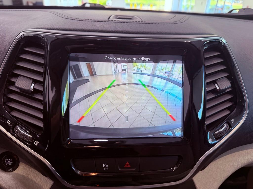 Used 2020 Jeep Cherokee Limited image 24