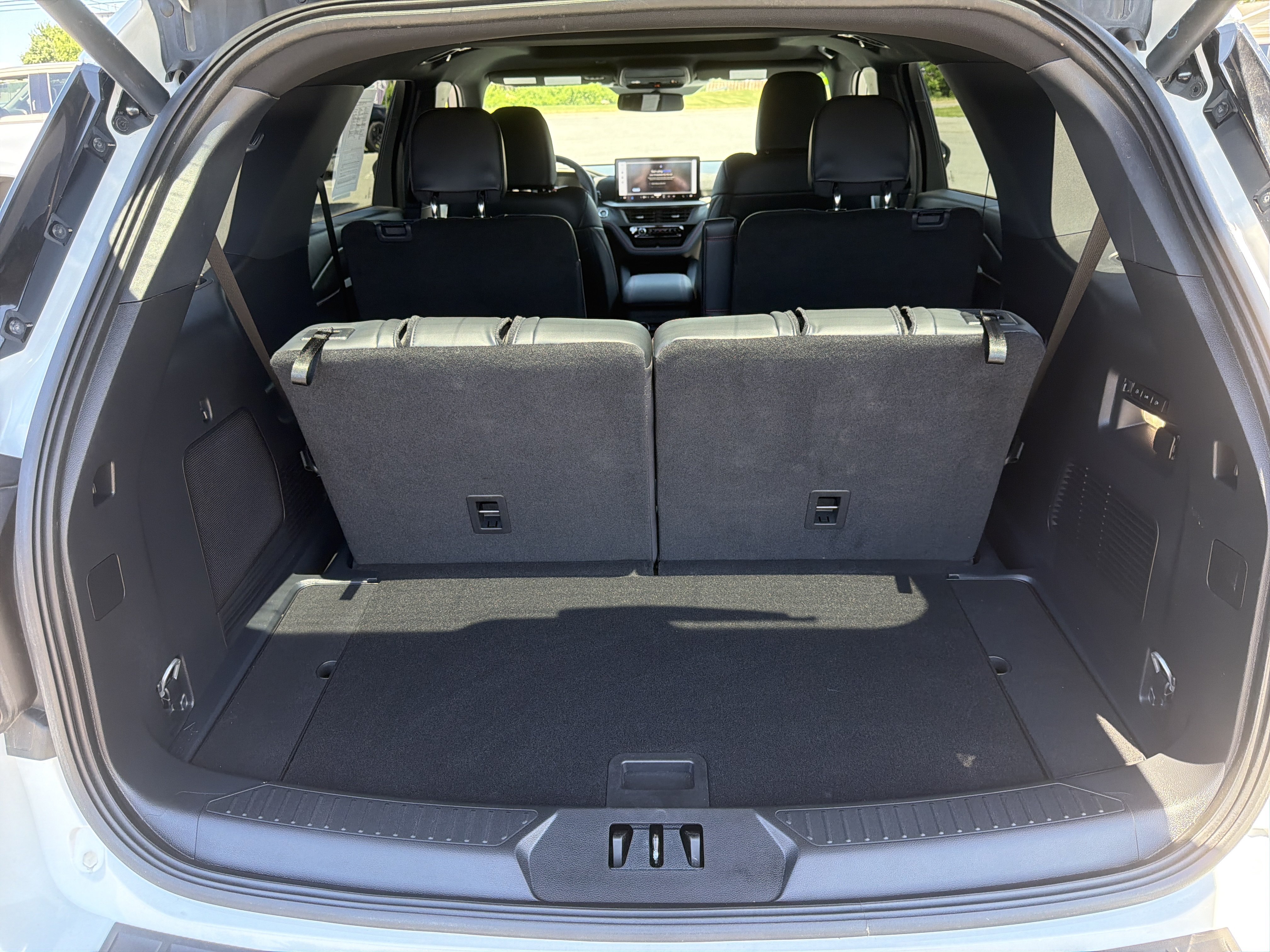 Used 2025 Ford Explorer ST AWD/4WD image 5