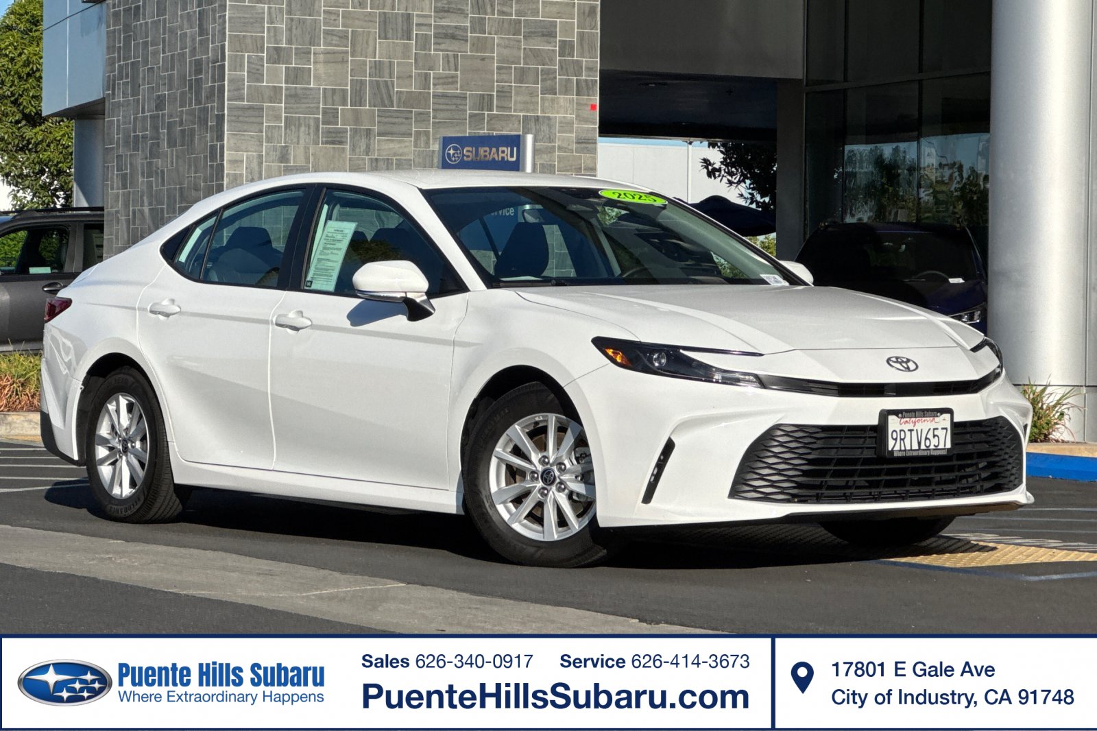 Used 2025 Toyota Camry LE w/ Convenience Package FWD image 1