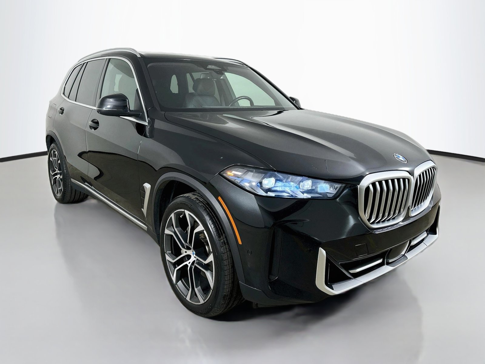 Used 2025 BMW X5 xDrive40i AWD/4WD image 3