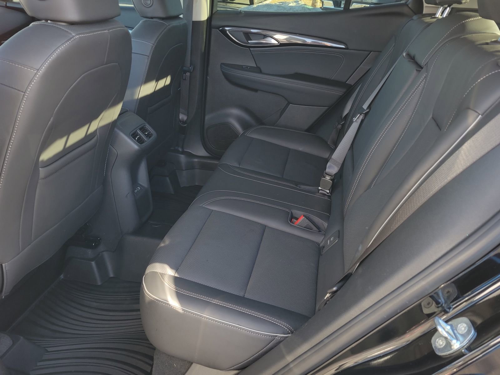 Used 2023 Buick Envision Essence image 8