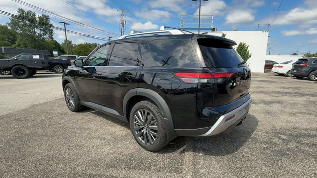 Used 2023 Nissan Pathfinder SL w/ SL Premium Package AWD/4WD image 6
