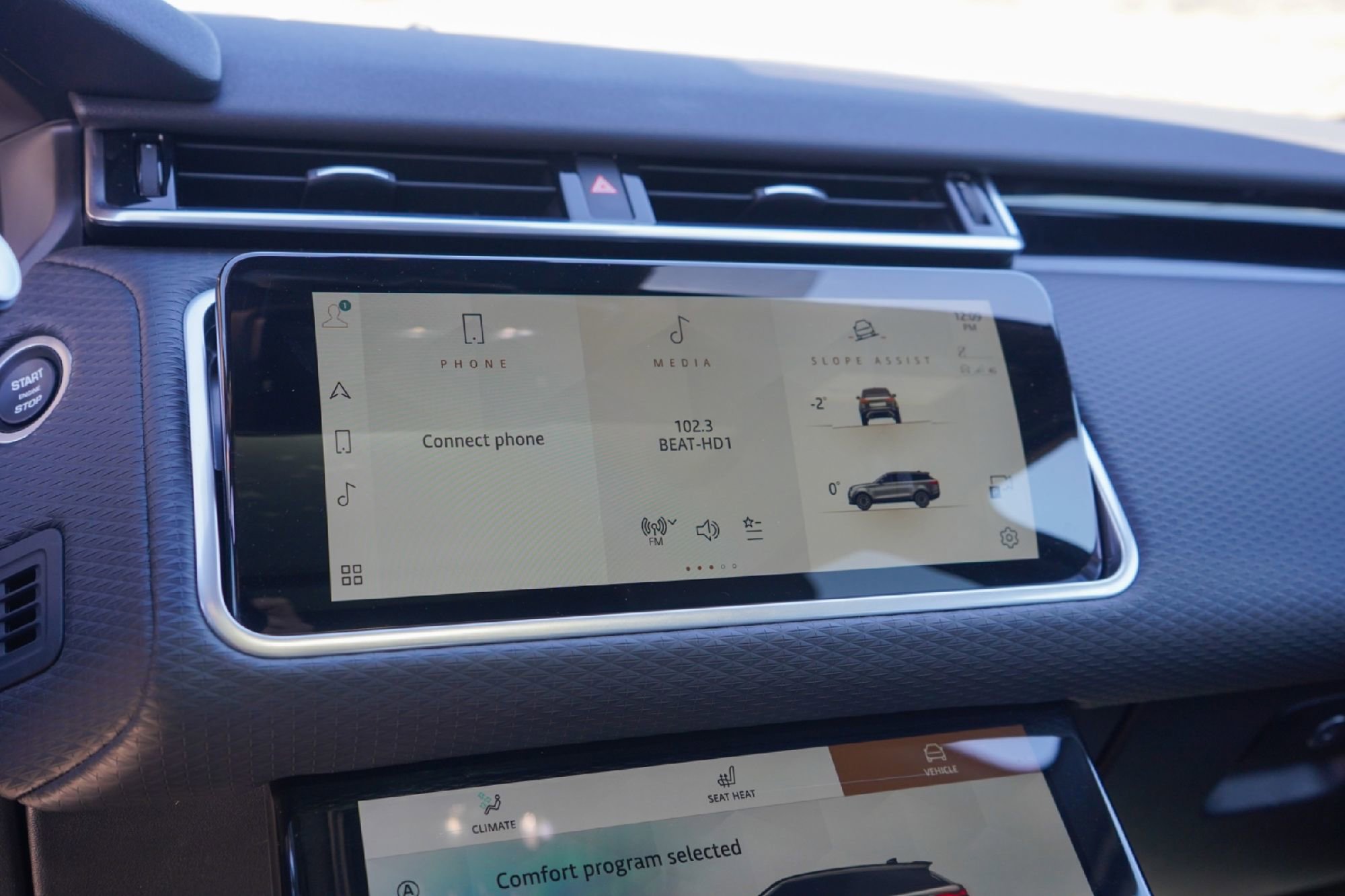 Used 2023 Land Rover Range Rover Velar R-Dynamic S image 16